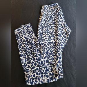 $8 or $5 when Bundled with any item! Lily White Navy/Cream Leggings Size S